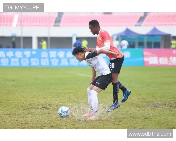 天皇杯决战浦和红钻与鹿岛鹿角激烈对抗展现足球魅力