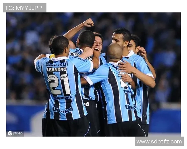 自由队与格雷米奥激战正酣球迷期待精彩对决与精彩进球